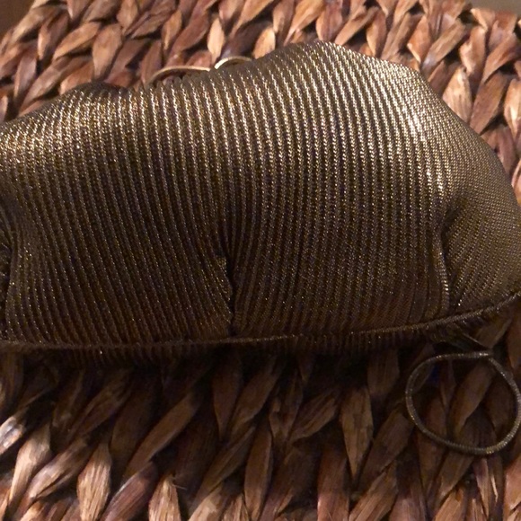 Vintage Le Regale Lamé fabric w/beaded top closure - Picture 5 of 7